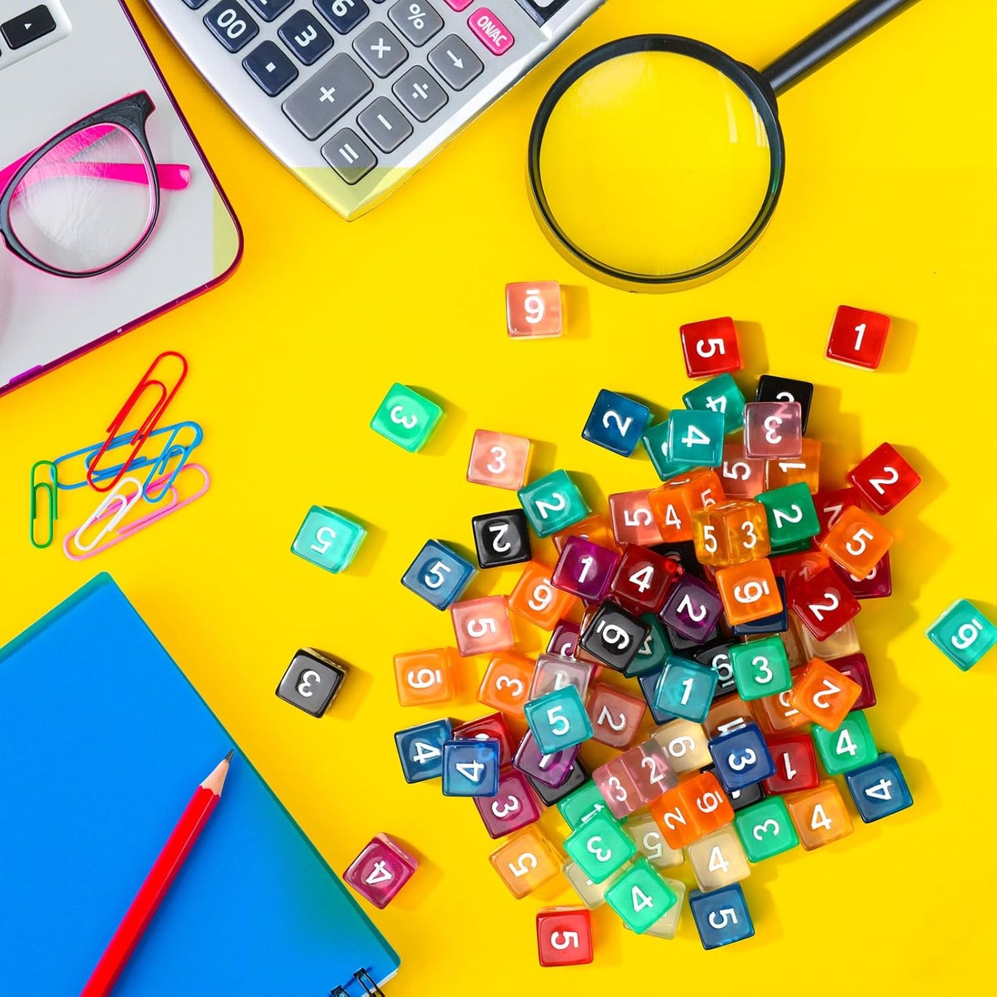 Poen 100 Pcs 16mm Dice Set Bulk, 6 Sided Standard Colored Dices with Numbers, D6 Polyhedral Games Dice for Board Games, Parties (Transparent Color)