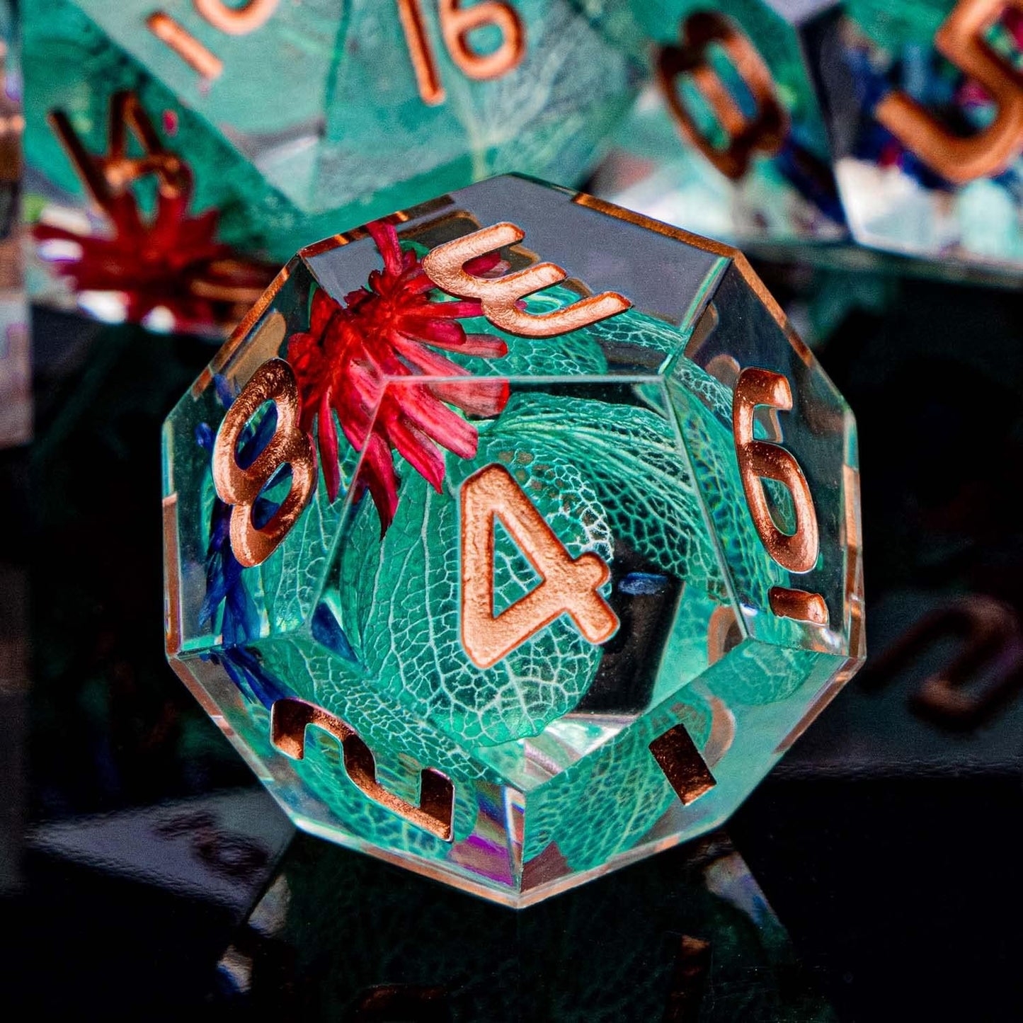 ARUOHHA DND Resin Dice Translucent Green Leaf Sharp Edged Dice Set with Box, 7pcs Flower Inclusions Polyhedral D and D Dice RPG Role Playing Game D20 D12 D10 D6