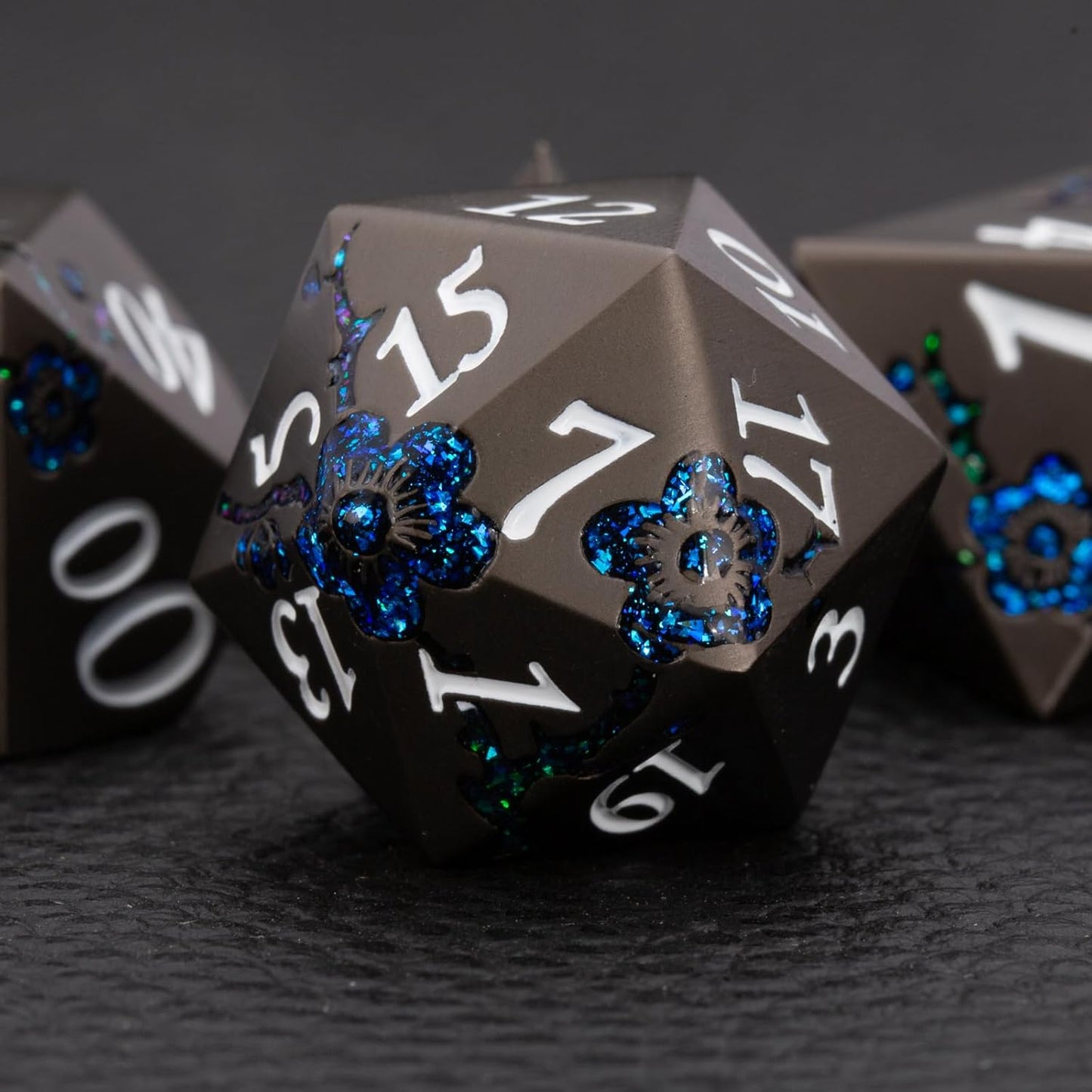 Metallic Glitter Flowe Dice Set,7pcs DND Polyhedral Dice Set with Gift Box,Metal Polyhedral RPG Dice for Table Game(Pearl Gun-Blue)