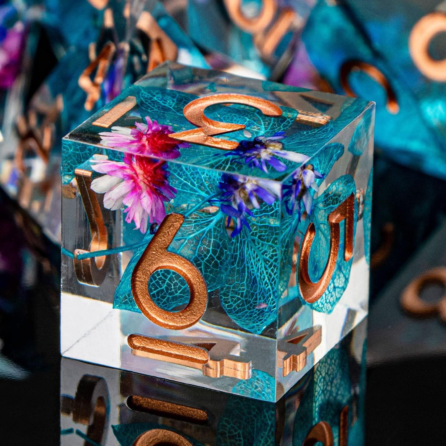 ARUOHHA DND Resin Dice Translucent Sharp Edged Dragons Dice Set, 7pcs Flower Leaf Polyhedral Dungeons D and D Dice RPG Role Playing Game D20 D12 D10 D8 D6 D4