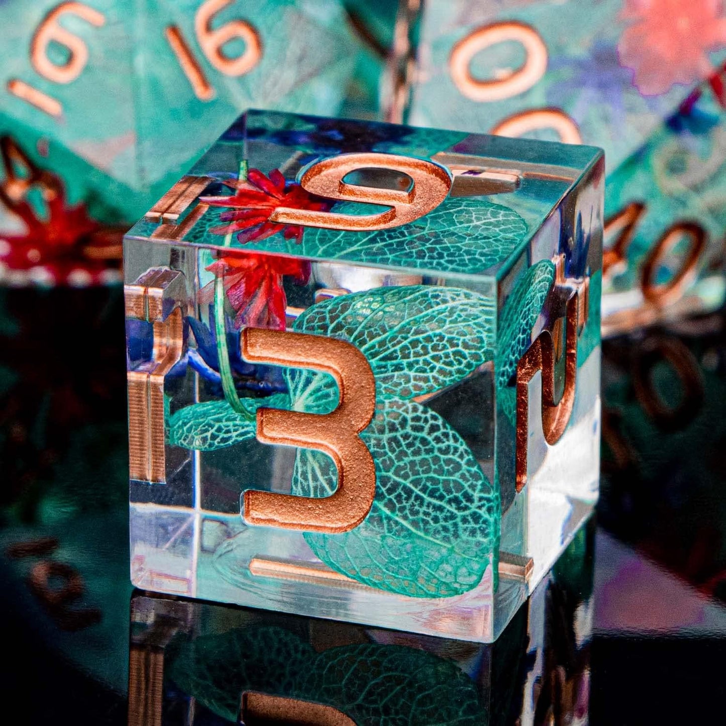 ARUOHHA DND Resin Dice Translucent Green Leaf Sharp Edged Dice Set with Box, 7pcs Flower Inclusions Polyhedral D and D Dice RPG Role Playing Game D20 D12 D10 D6