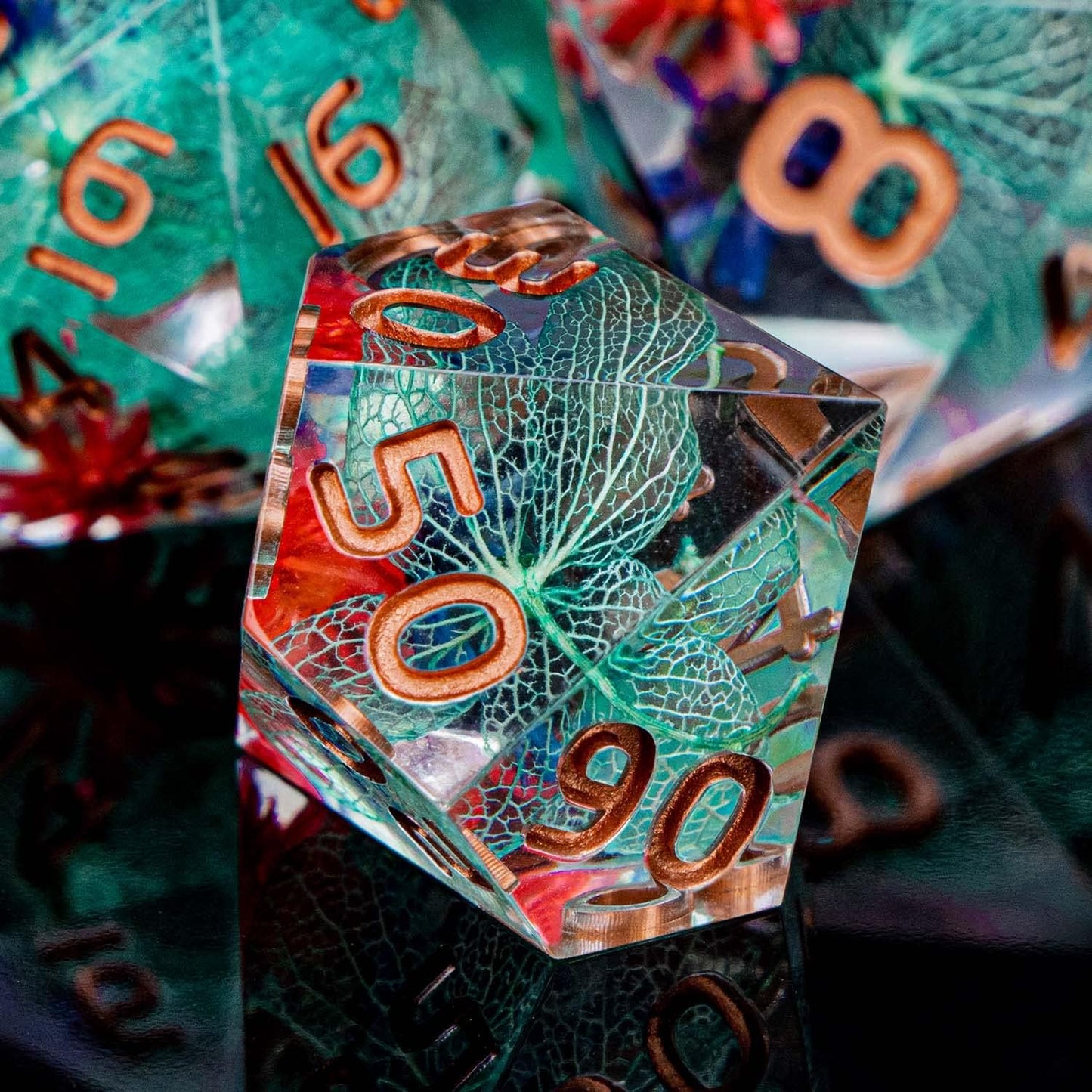 ARUOHHA DND Resin Dice Translucent Green Leaf Sharp Edged Dice Set with Box, 7pcs Flower Inclusions Polyhedral D and D Dice RPG Role Playing Game D20 D12 D10 D6