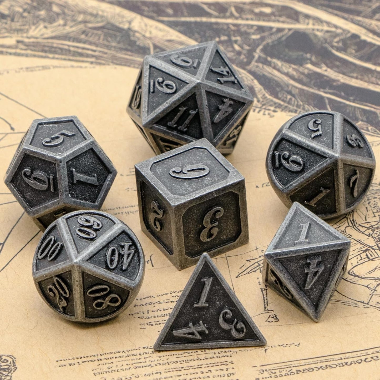 Metal Dice Set, HNCCESG Polyhedral D&D Dice for Dungeons and Dragons RPG DND Dice for Role Playing MTG Tabletop Gaming Shadowrun Pathfinder 7PCS D20 D12 D10 D8 D6 D4（Ancient Silver）