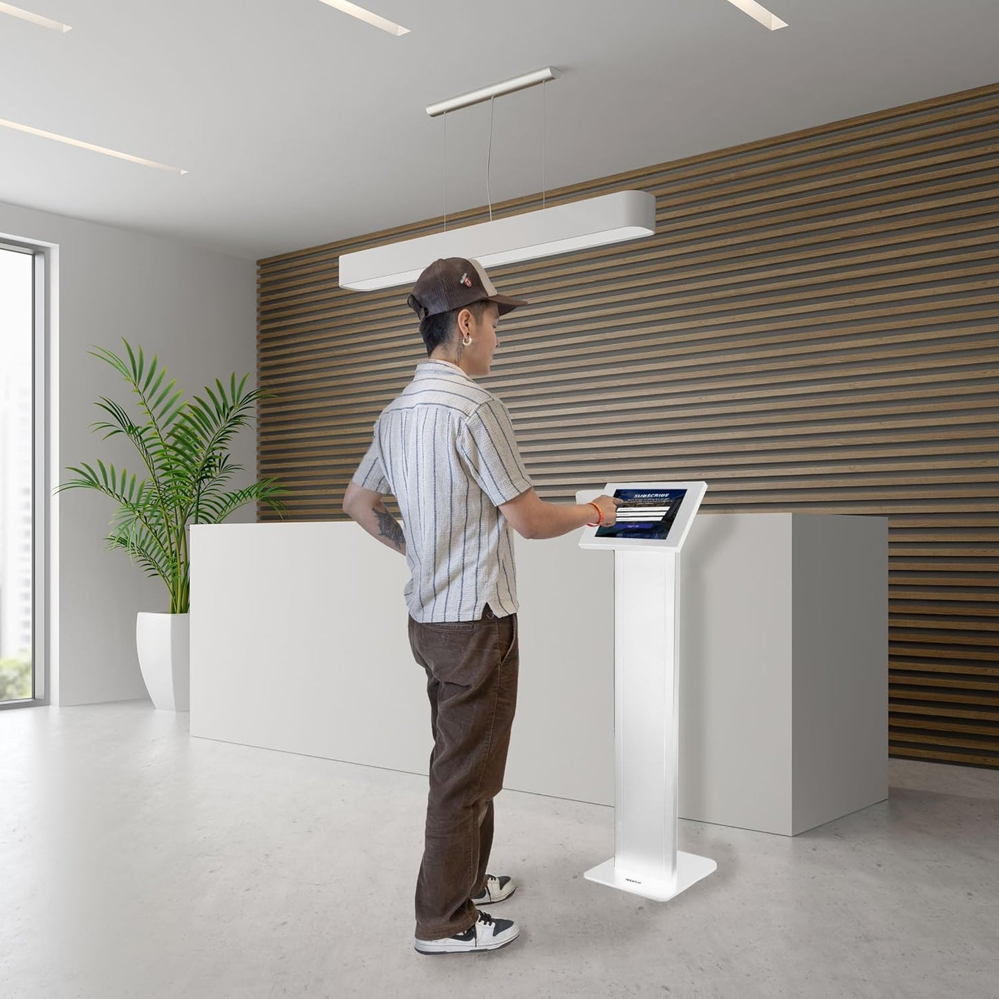 Mount-It! Anti-Theft Tablet Floor Stand, Commercial Tablet Floor Kiosk with Universal Enclosure, Locking Mount Stand for iPad Gen 7-10, Pro, Air, 10.2 inch, 10.9 Inch, White